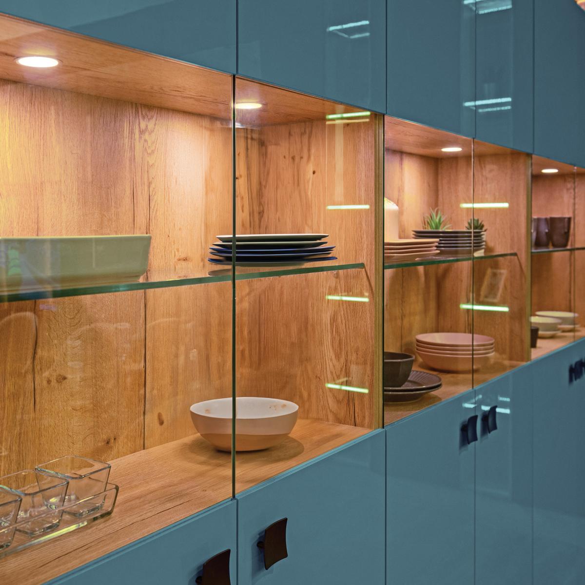 LED 9 Watt PAR36; 3000K; Screw Terminal Base