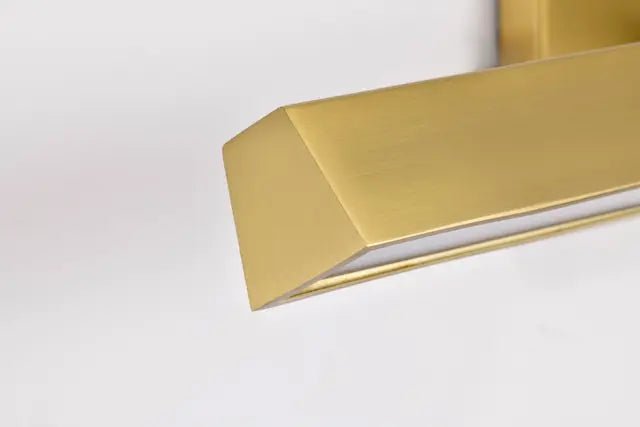 Satco 3-foot LED picture light with vintage brass finish, acrylic lens, and 3 CCT selectable lighting options.