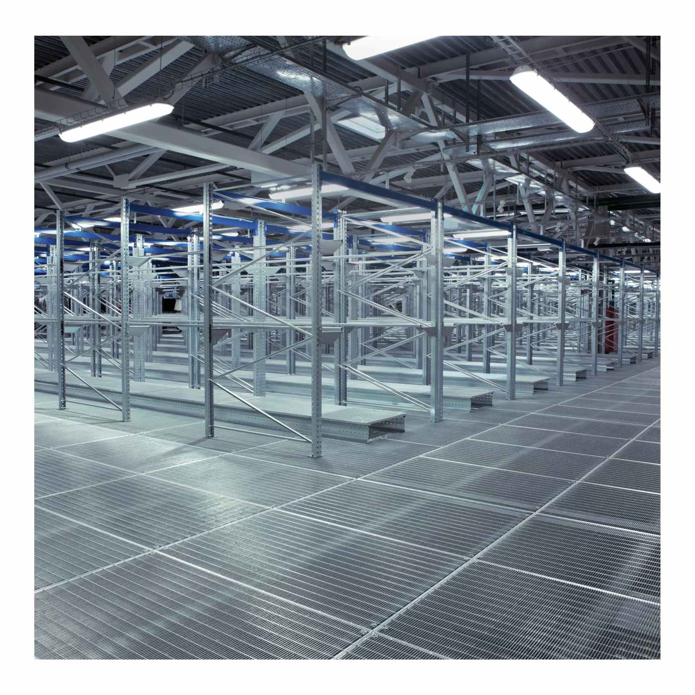 Satco LED 4-foot vapor proof fixture with emergency battery, CCT selectable, suitable for 120-347V environments