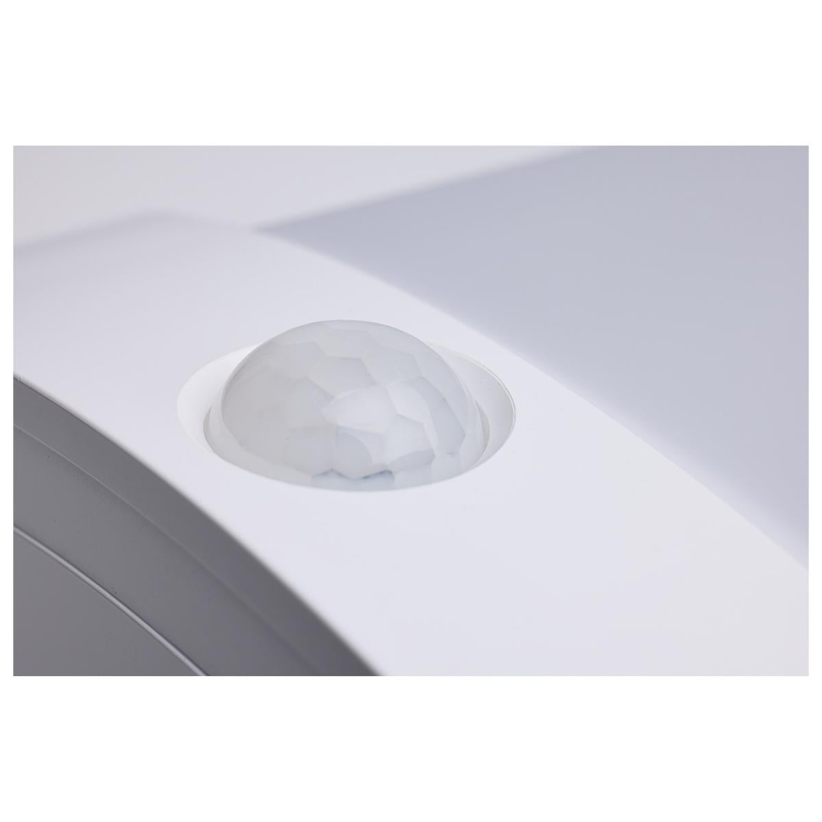 Satco LED 4-foot wrap light with PIR motion sensor, 39W, available in 27K to 50K color temperatures, for energy-efficient lighting.