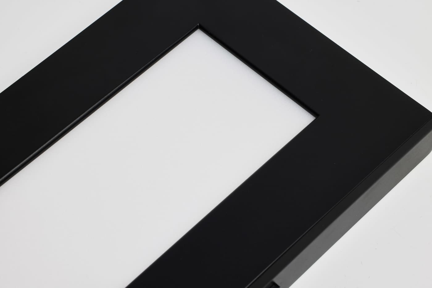 LED Black Surface Mount; 32 Watt; 5.5 in. x 36 in; CCT